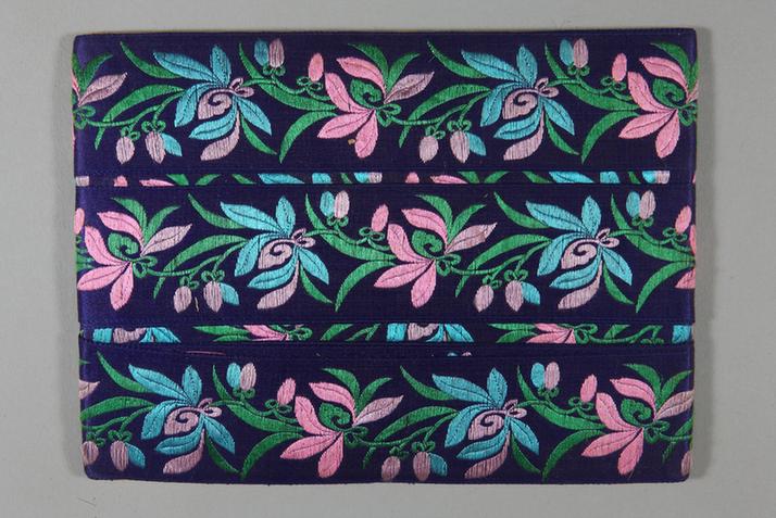 宝蓝色缎地淡彩朵兰纹绦