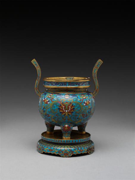 乾隆款掐丝珐琅五供-勾莲纹双耳三足炉