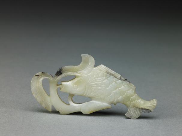 白玉透雕鳜鱼水草纹佩饰