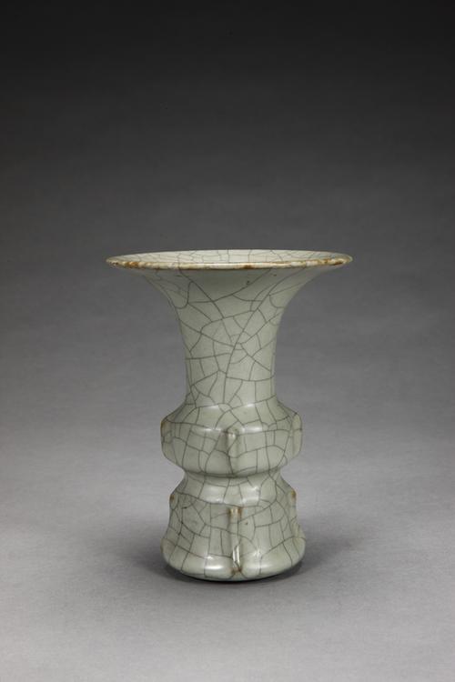 雍正款仿哥釉出戟花觚