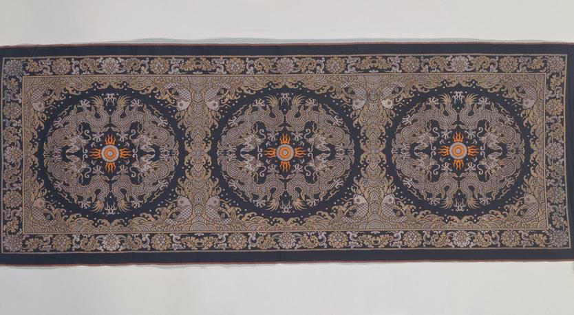 青色四龙戏珠纹织金银缎