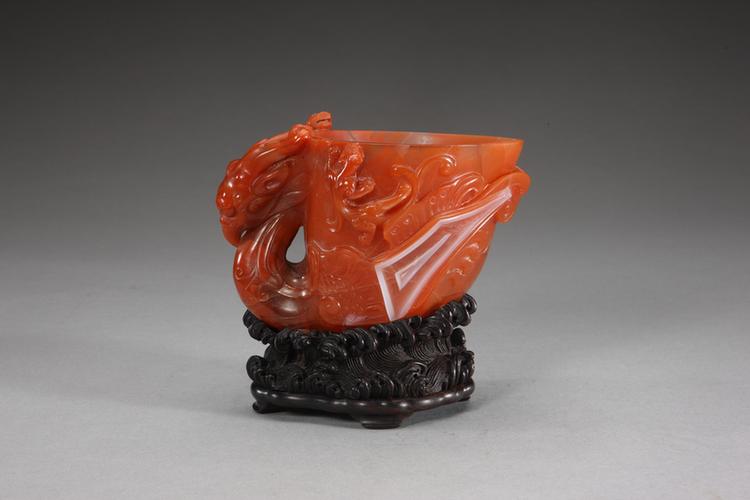 红玛瑙浮雕蟠螭纹凤首觥