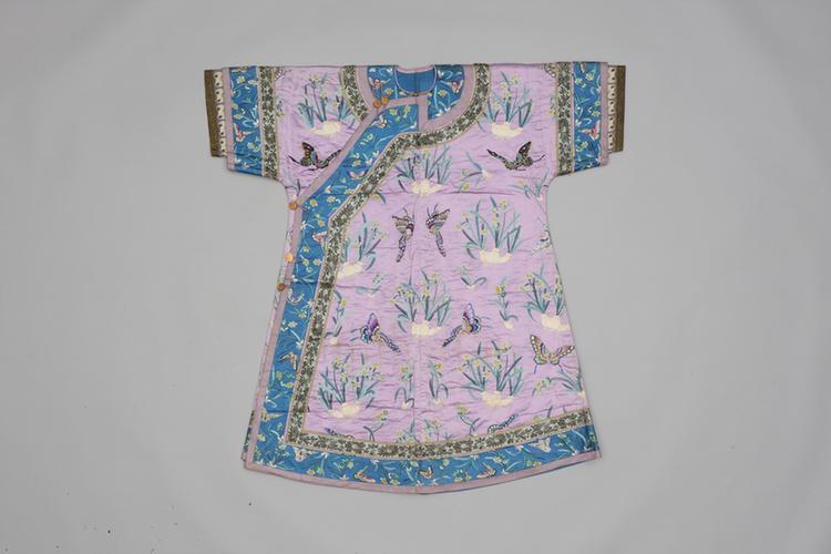 雪青色缎绣水仙花蝶纹棉衬衣