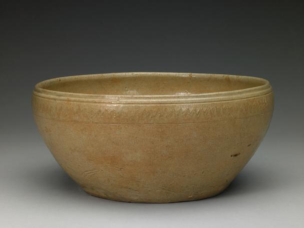 青釉刻划水波纹洗