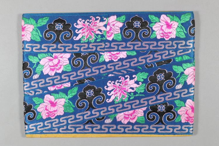 品蓝色缎地云头菊花牡丹纹绦