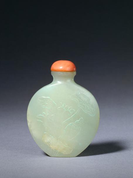 青玉诗句荷花纹鼻烟壶