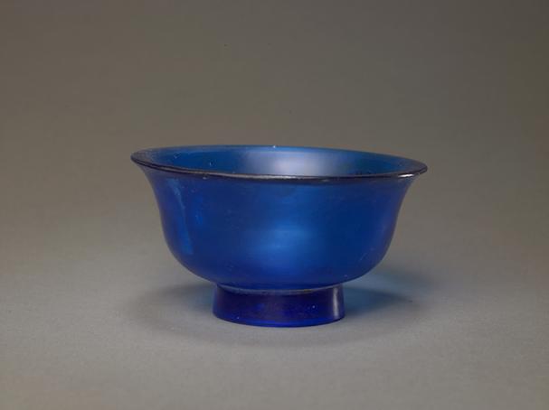 道光款蓝色玻璃光素撇口碗