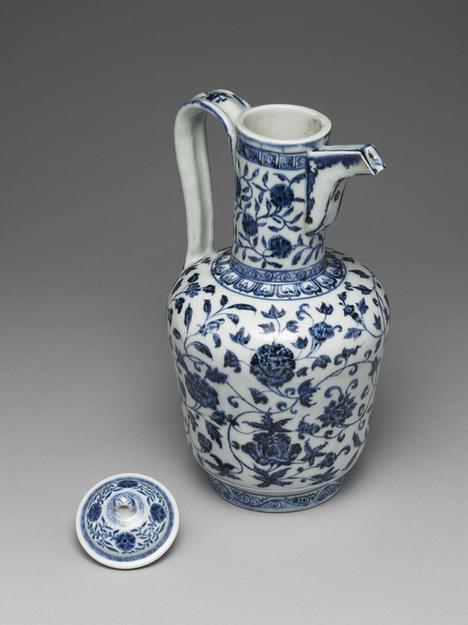 青花花卉纹执壶(盖为清代后配)