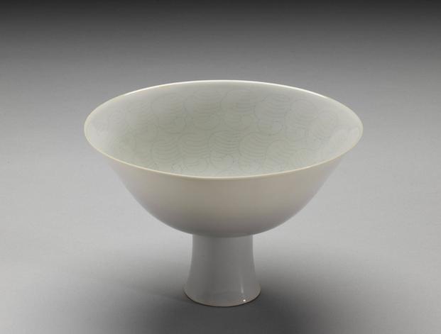 青白瓷螺纹高足碗