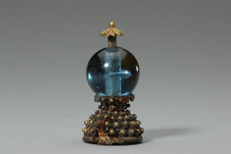 蓝色串料珠帽顶