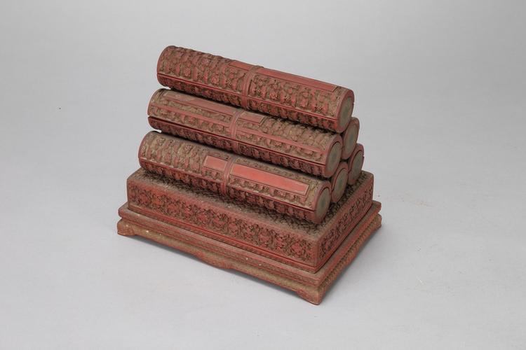 剔红蝙蝠纹书卷式四层套盒