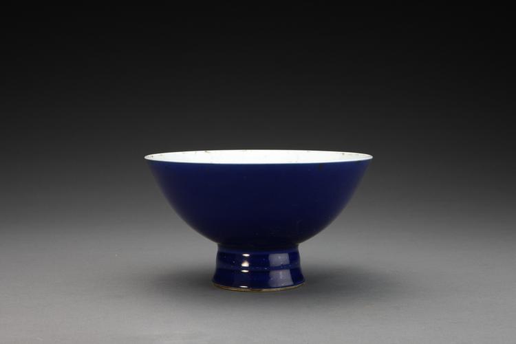 雍正款祭蓝釉高足碗