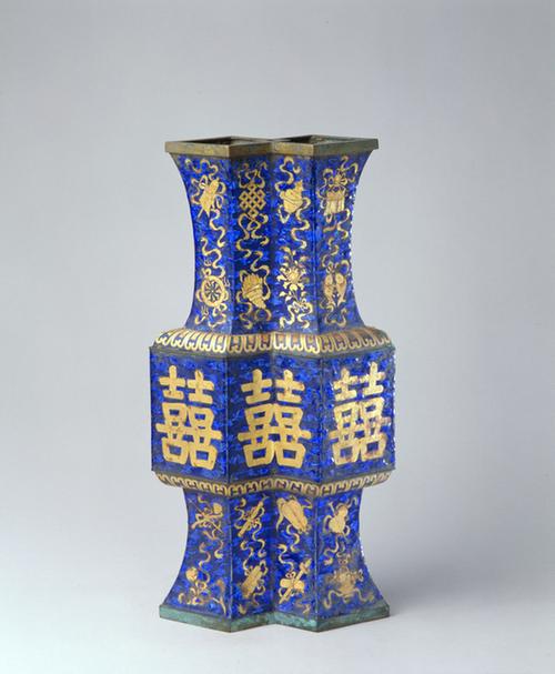 广珐琅贴金喜字八宝暗八仙纹方胜式瓶