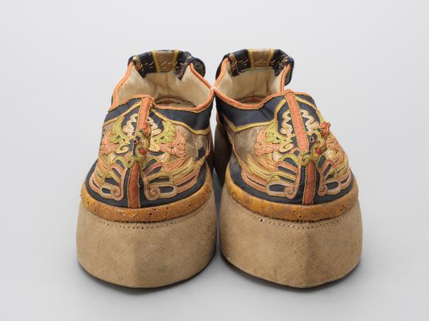 石青色缎打籽绣尖底鞋