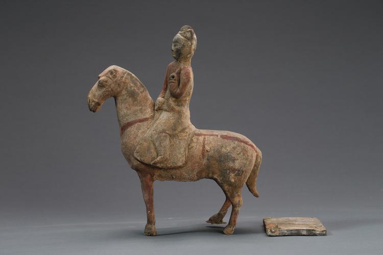 陶画彩骑马男俑