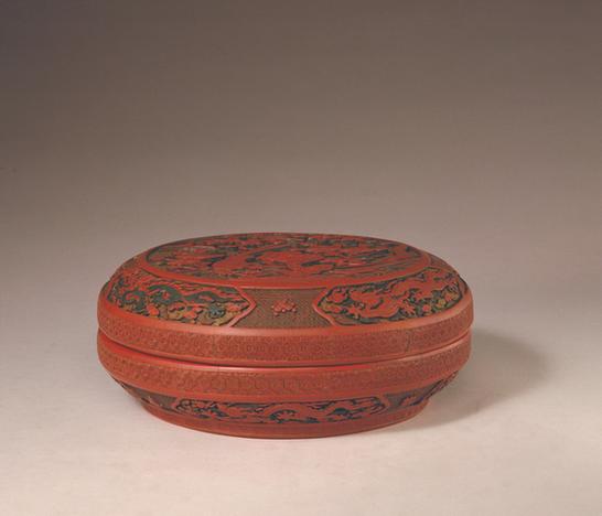 剔彩花鸟图圆盒