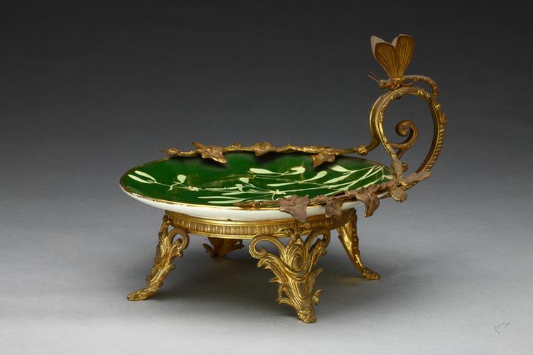 洋瓷浅蓝绿彩描金花镶口足盘