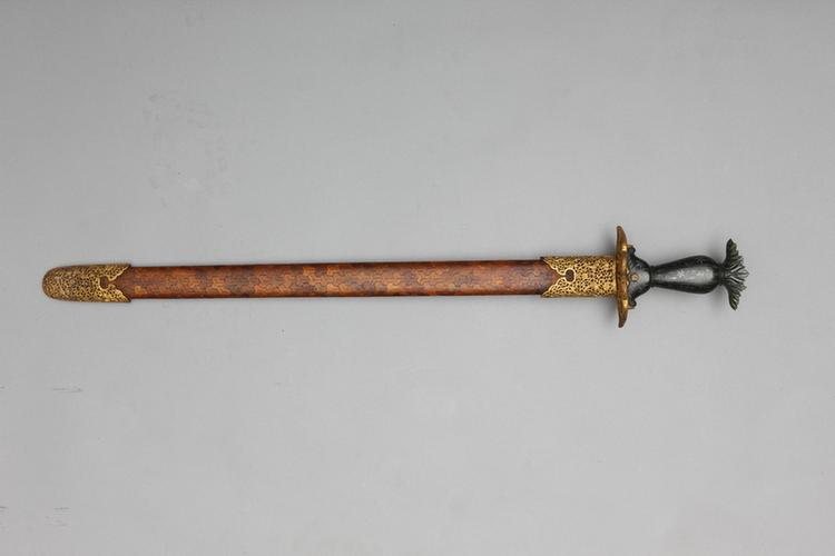 玉雕花柄金桃皮鞘剑