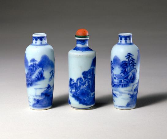 青花寒江独钓图鼻烟壶