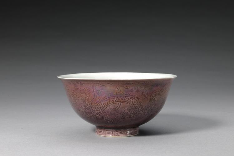 淡茄皮紫釉暗划云龙纹碗