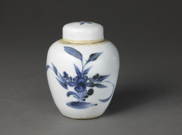 青花花卉纹盖罐