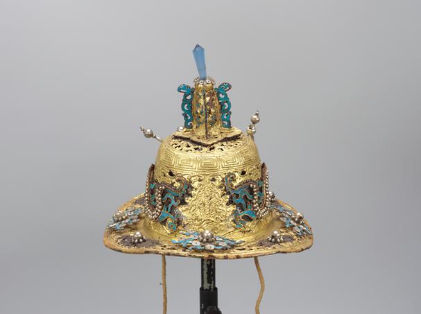 串玻璃珠龙花卉纹金色中军盔