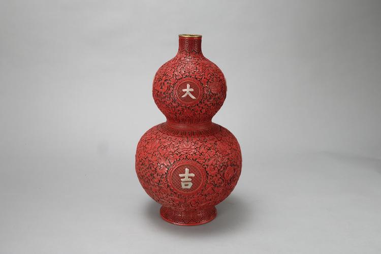 剔红缠枝莲八宝纹嵌玉大吉葫芦式瓶