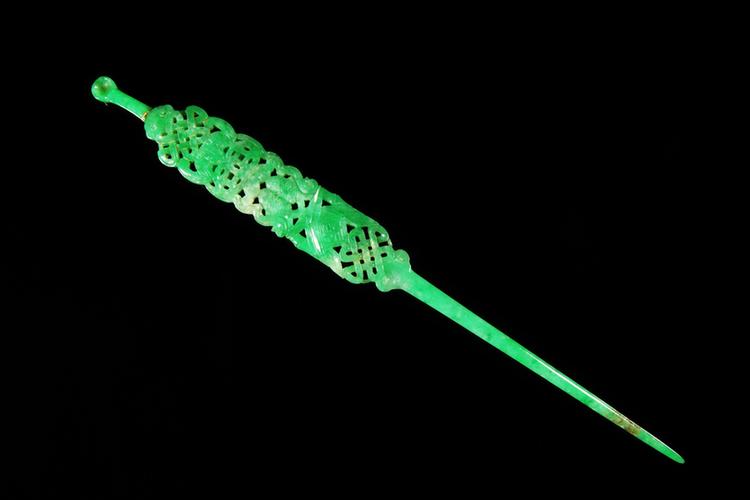 翠镂空双钱鱼纹簪