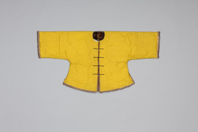 明黄色江山万代纹暗花江绸貂皮马褂