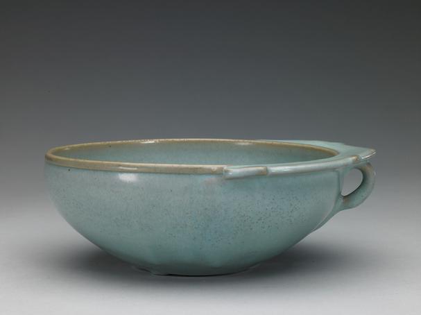 钧窑月白釉单柄洗