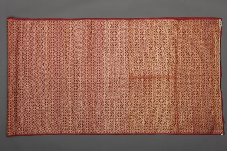 红色地十字海棠纹回回织金锦