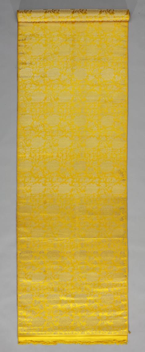 黄色地银串枝牡丹莲桃石榴花果纹织金缎