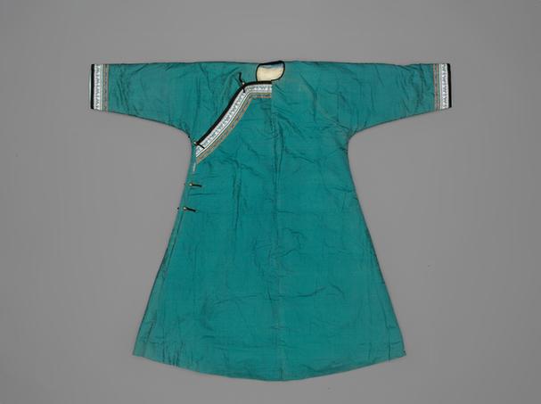 草绿色二则团龙纹暗花江绸天马皮袍