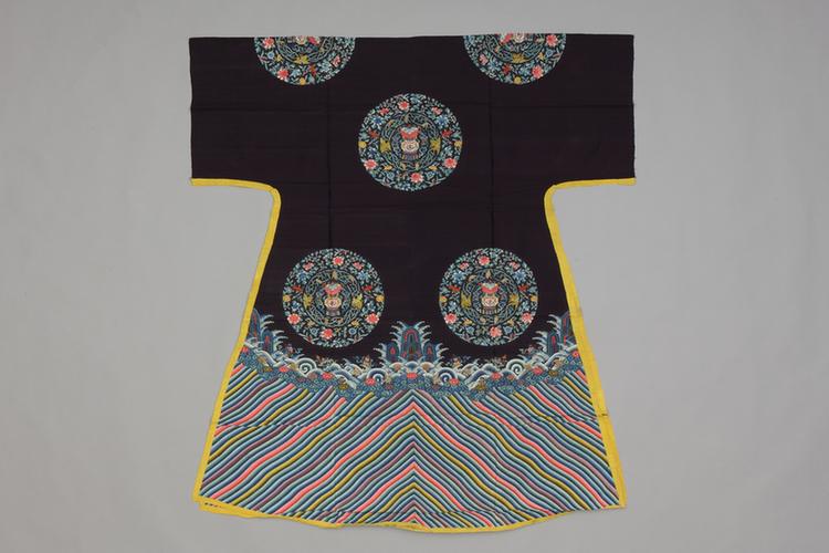 石青色缂丝八团有水五谷丰登纹褂料