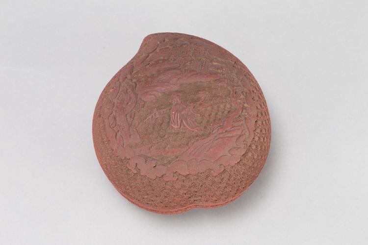 剔红八仙图桃式盒