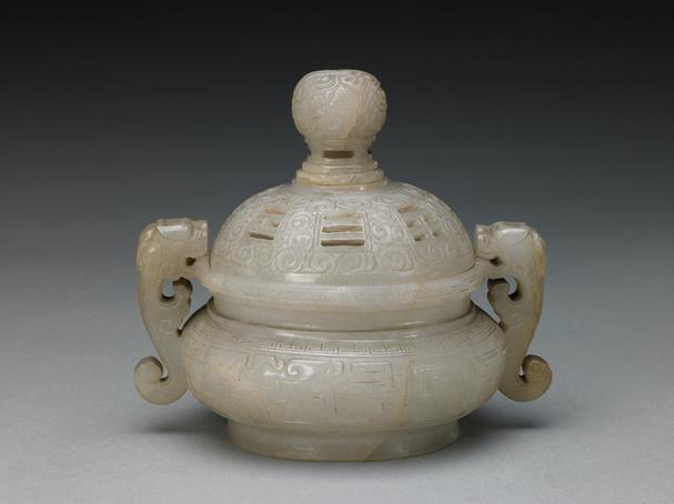 翡翠八卦纹龙耳熏炉