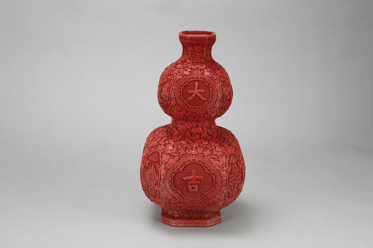 剔红八宝纹八方葫芦式瓶