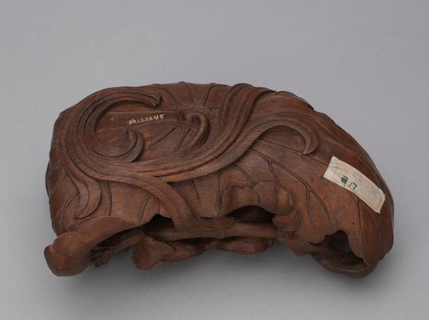 竹根雕荷叶螃蟹