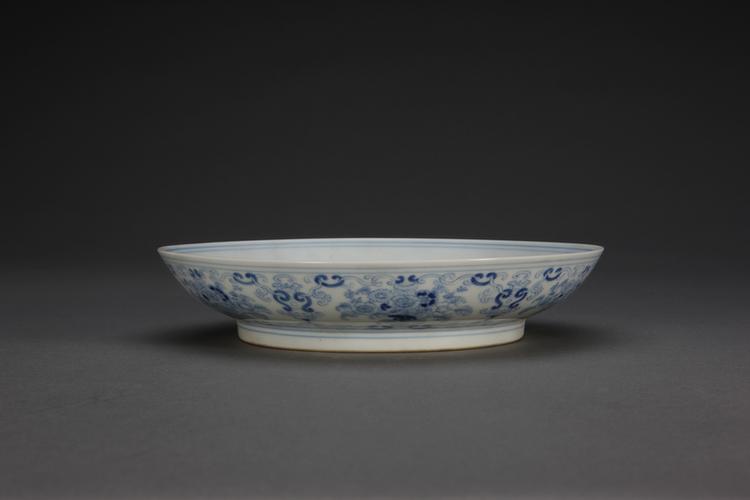 雍正款青花攒菊纹盘