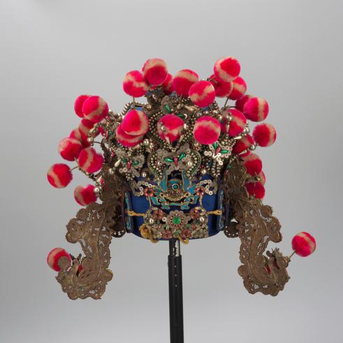 蓝色缎串玻璃珠龙蝶花纹带紫白绒球夫子盔