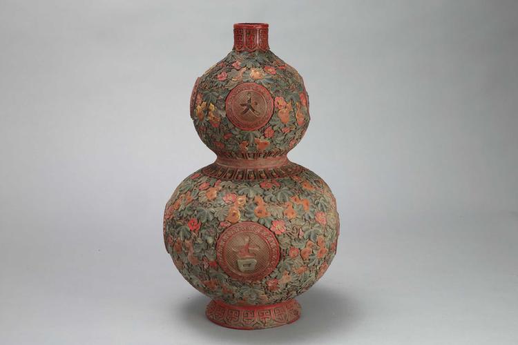 剔红葫芦纹嵌玉大吉葫芦式瓶