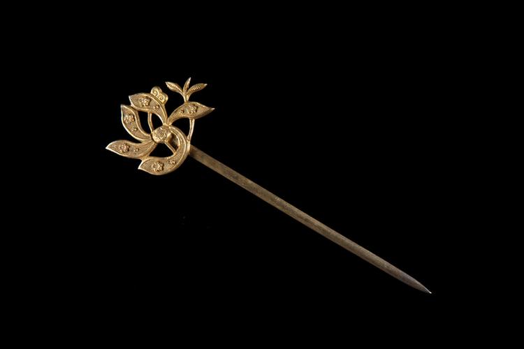 银镀金花卉纹簪