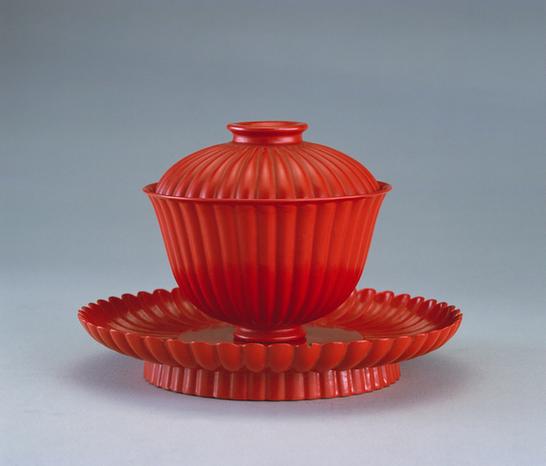 脱胎朱漆菊瓣式盖碗