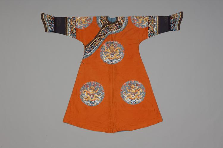 杏黄色纱绣八团彩云蝠金龙纹女夹龙袍