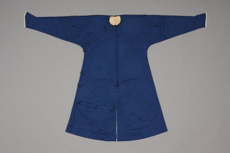 蓝色团龙纹暗花绸珍珠毛皮行服袍