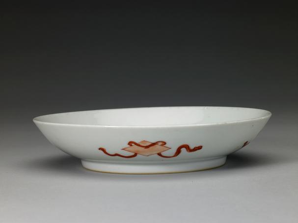 矾红彩团鹤纹盘