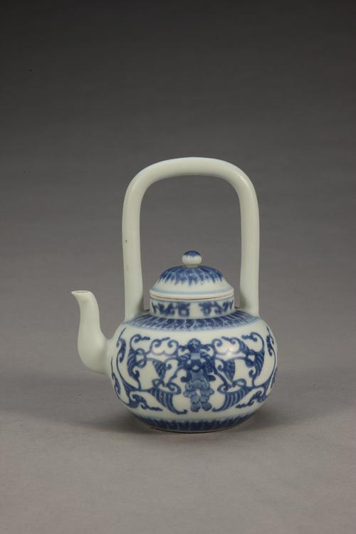 雍正款青花提梁壶