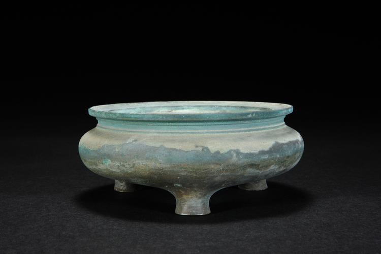 宣德款铜三足炉