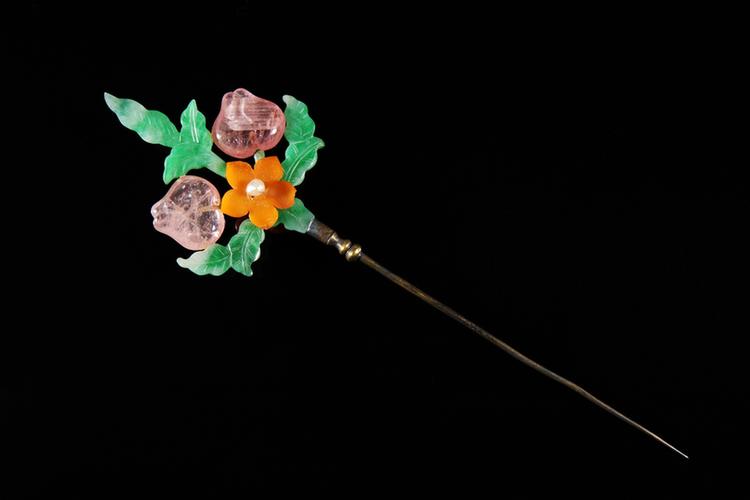 银镀金嵌翠花碧玺桃纹簪