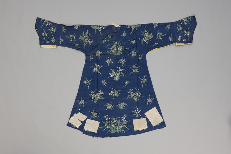 宝蓝色缂丝枝兰纹袍料